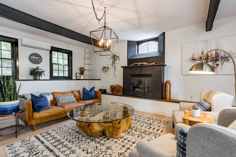 Photo of Livingroom in Hamilton Township