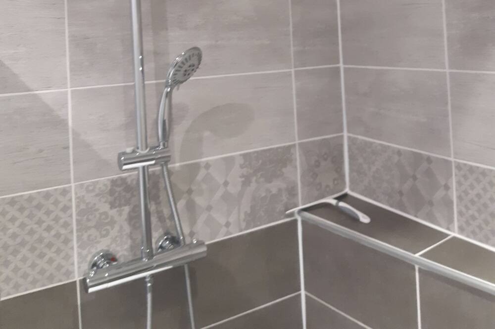 Photo of Bathroom in Doue-la-Fontaine