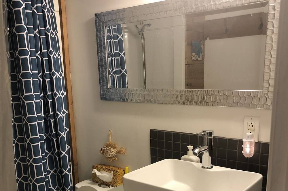 Photo of Bathroom in Cheneville