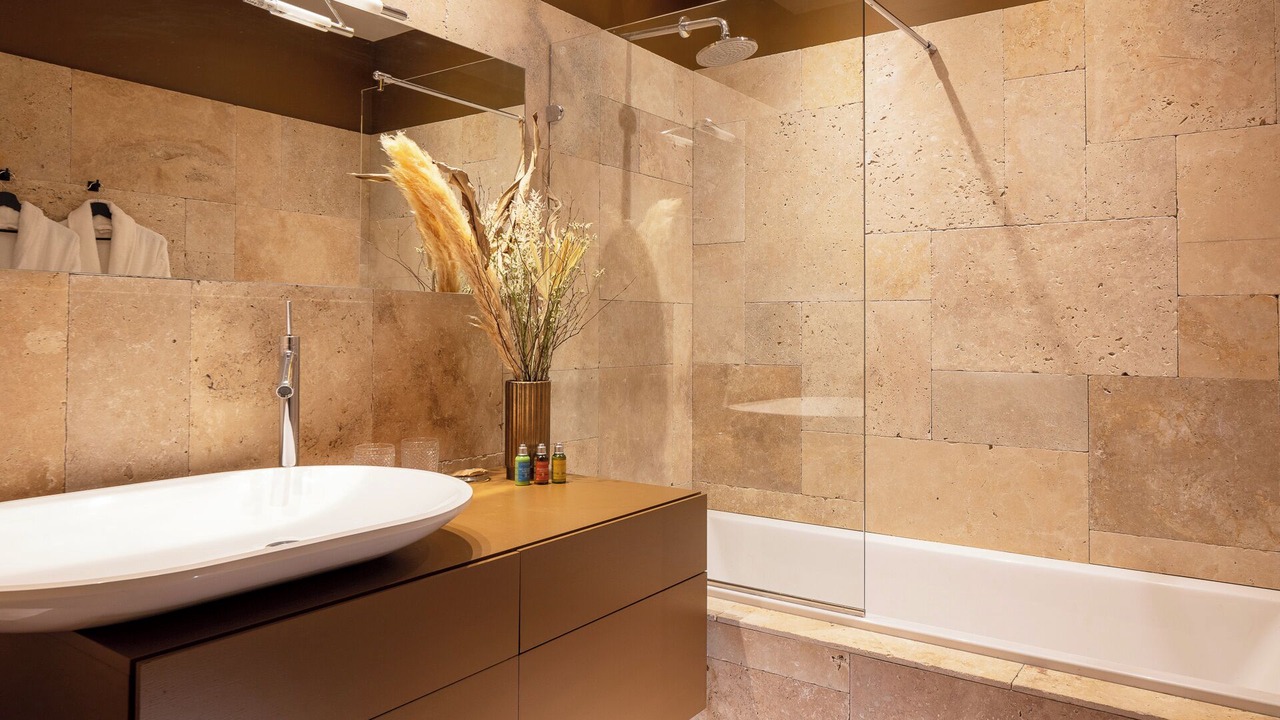 Photo of Bathroom in Nimes City Centre