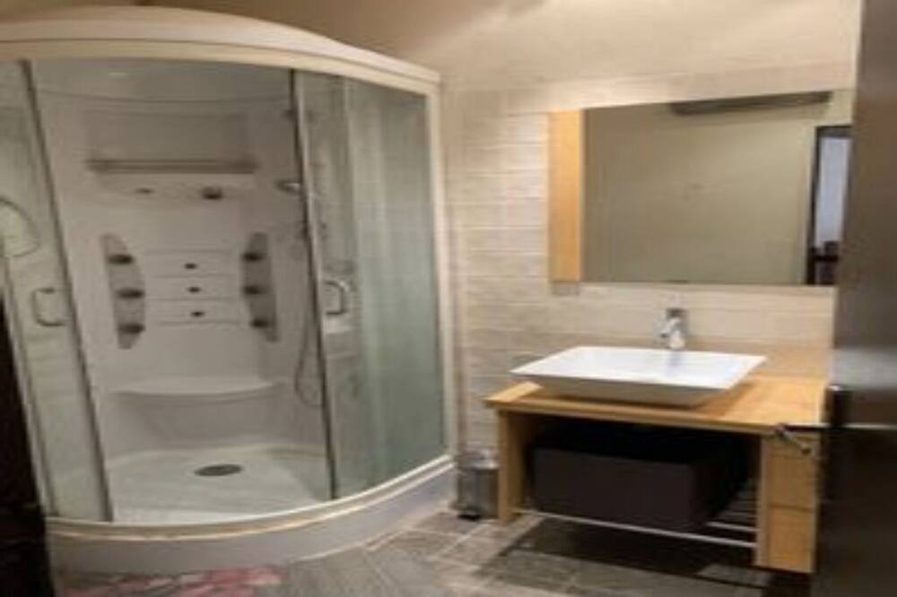 Photo of Bathroom in Saint-Polycarpe