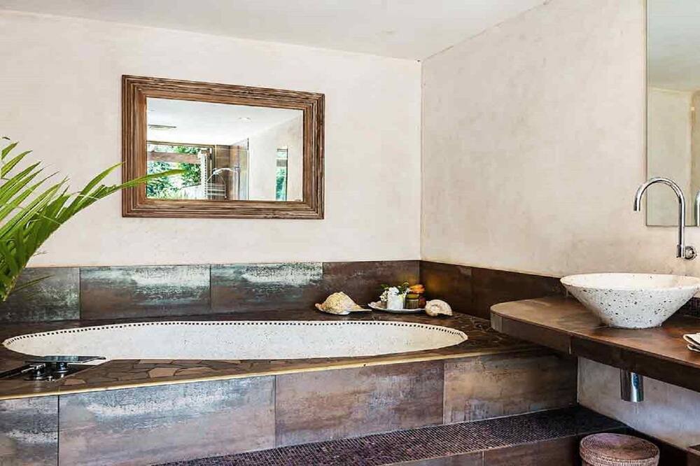 Photo of Bathroom in Newrybar