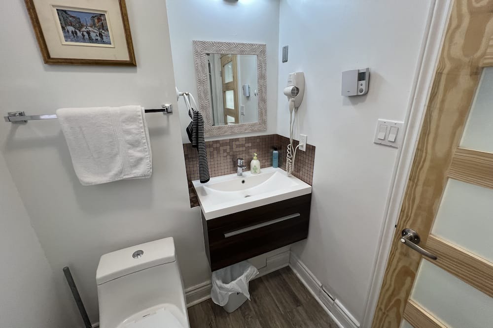 Photo of Bathroom in Saint Hyacinthe