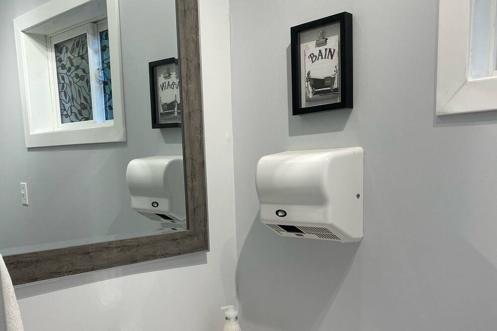 Photo of Bathroom in Boularderie