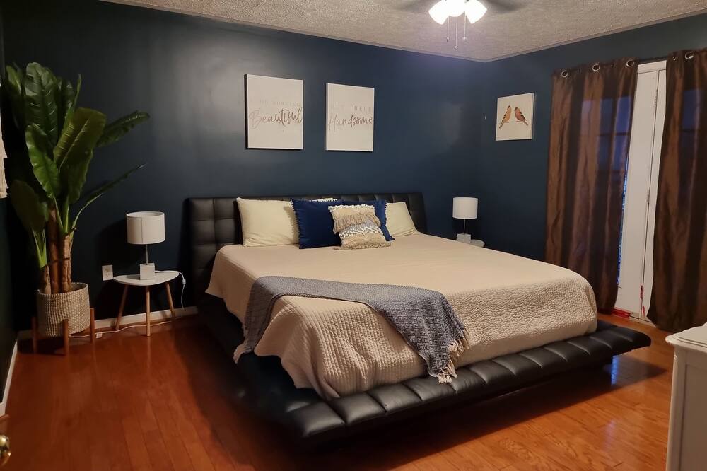 Photo of Bedroom in Little Current