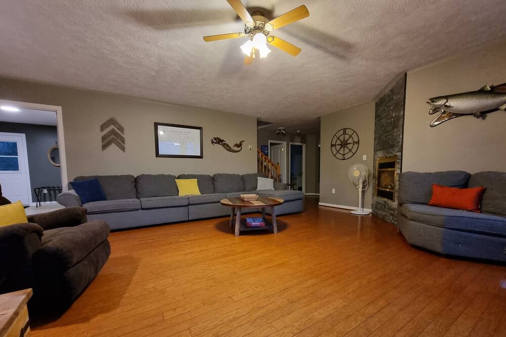 Photo of Livingroom in Little Current