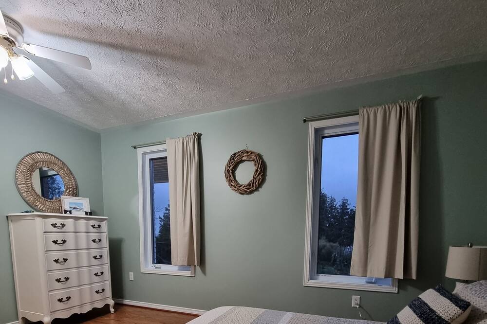 Photo of Bedroom in Little Current