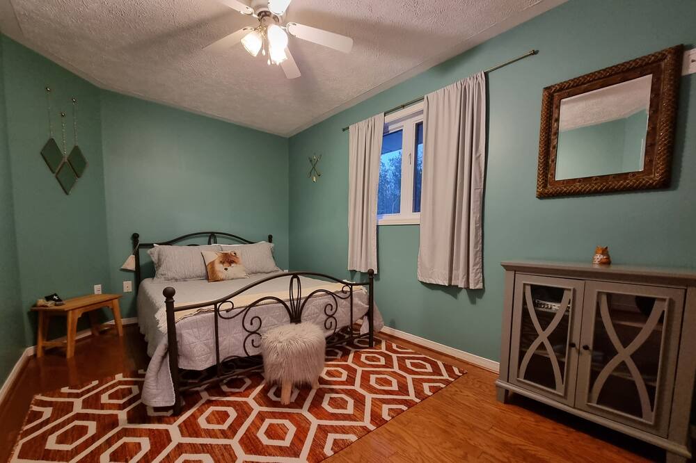 Photo of Bedroom in Little Current