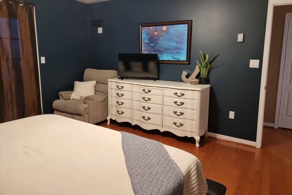 Photo of Bedroom in Little Current