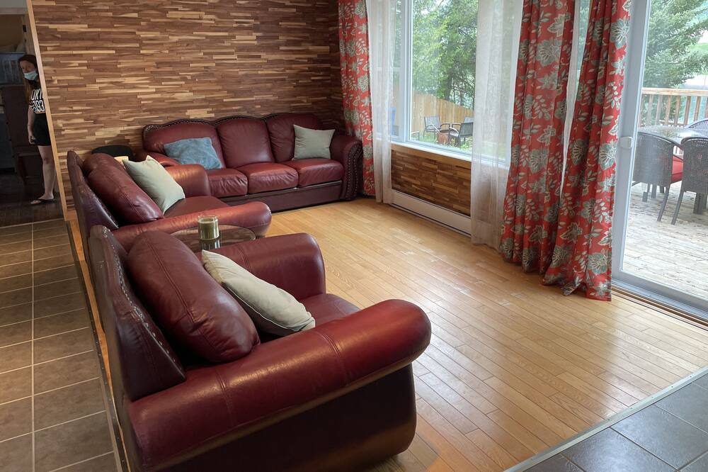Photo of Livingroom in Val-des-Monts