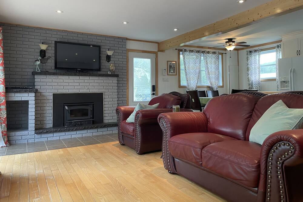 Photo of Livingroom in Val-des-Monts