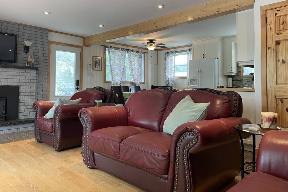 Photo of Livingroom in Val-des-Monts