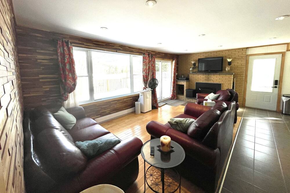 Photo of Livingroom in Val-des-Monts