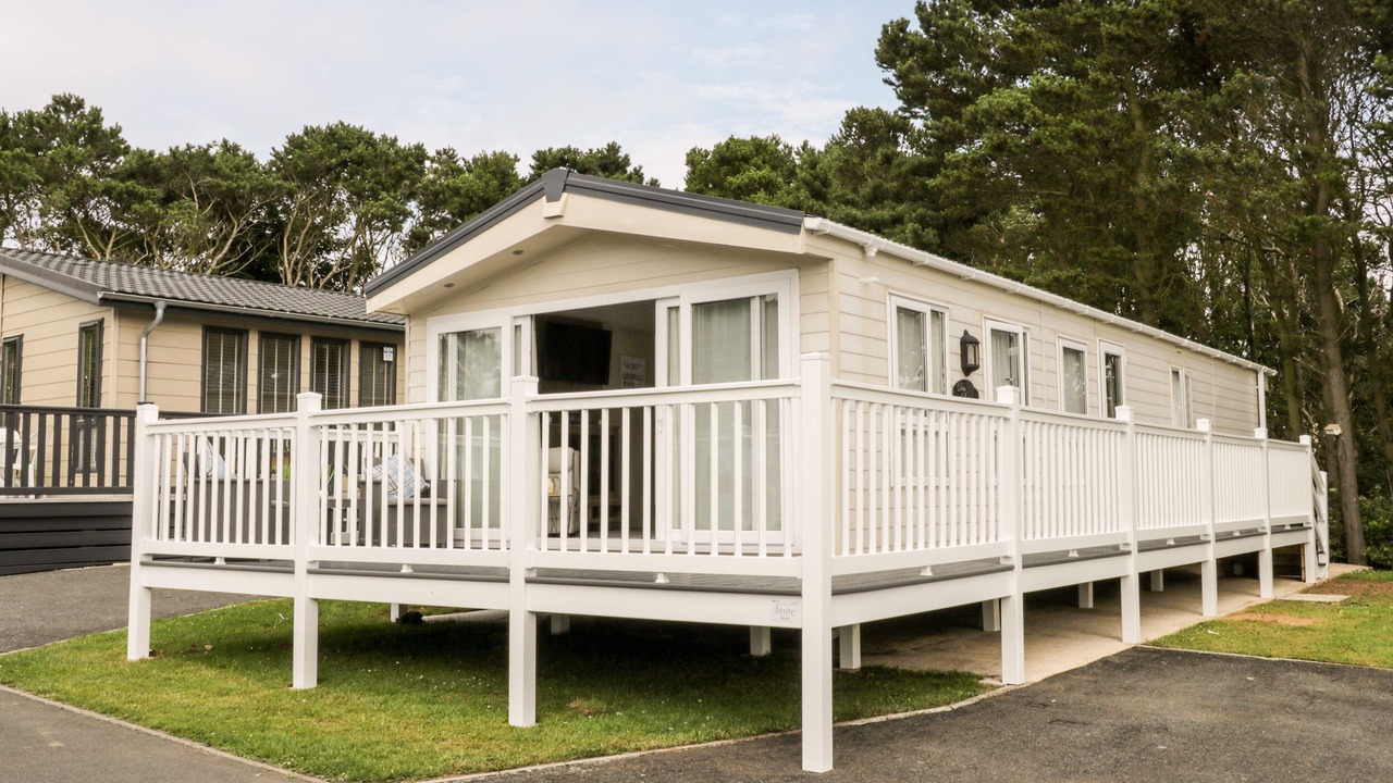 Photo of Outdoor in Cayton Bay