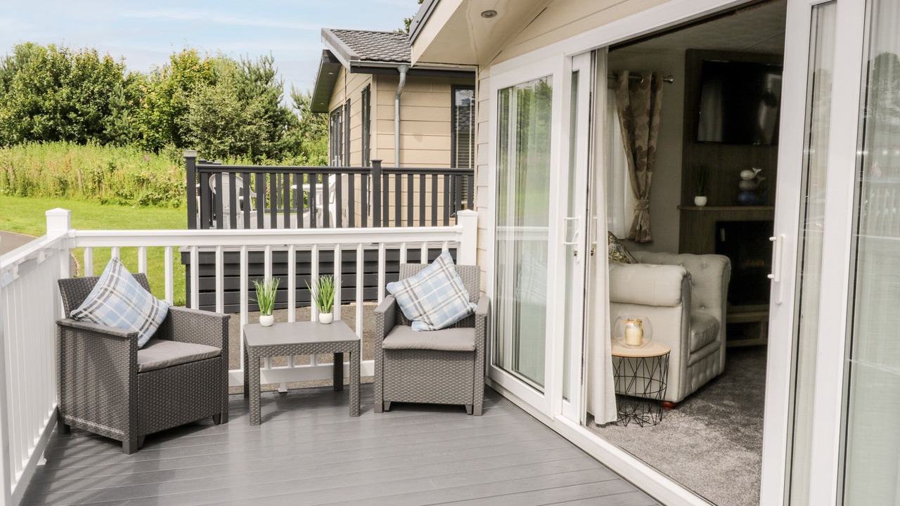 Photo of Patio Balcony in Cayton Bay