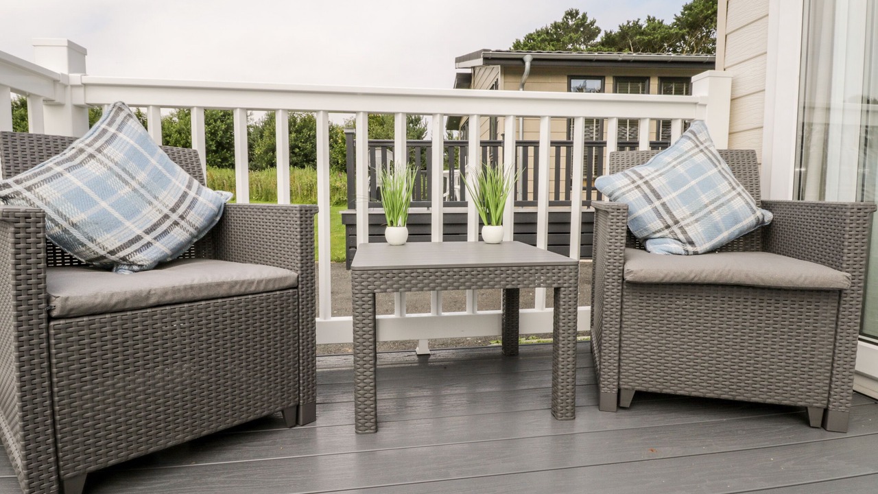 Photo of Patio Balcony in Cayton Bay