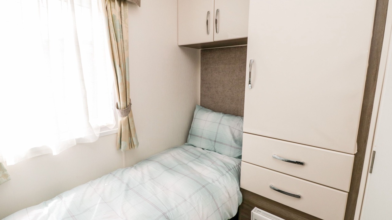 Photo of Others in Cayton Bay