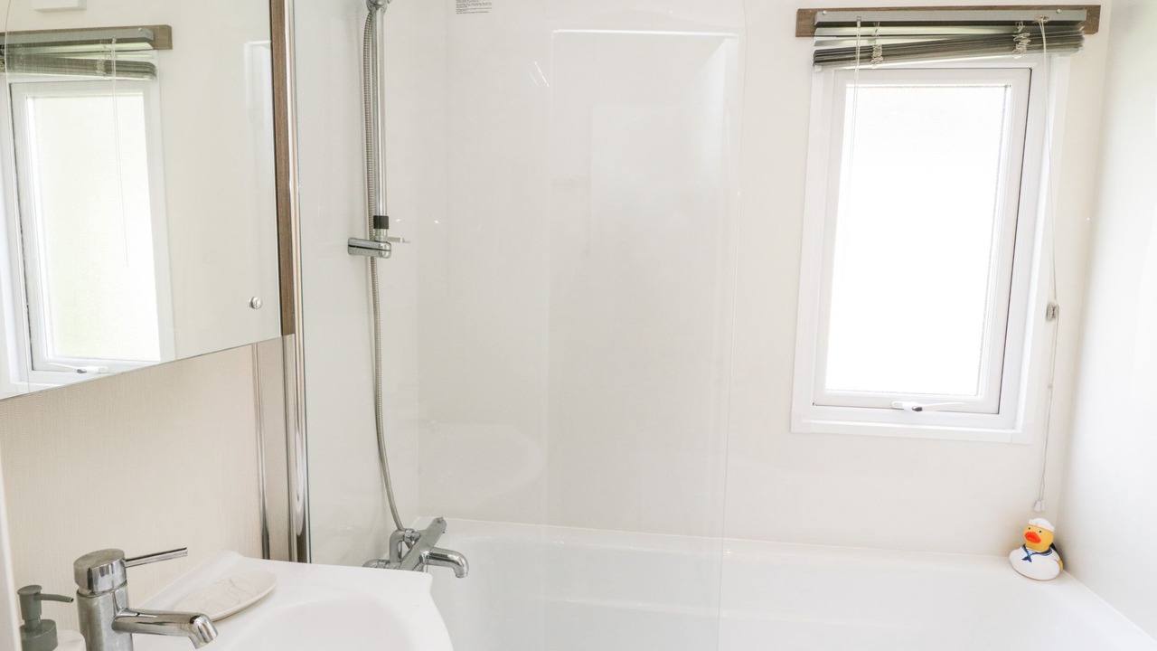 Photo of Others in Cayton Bay