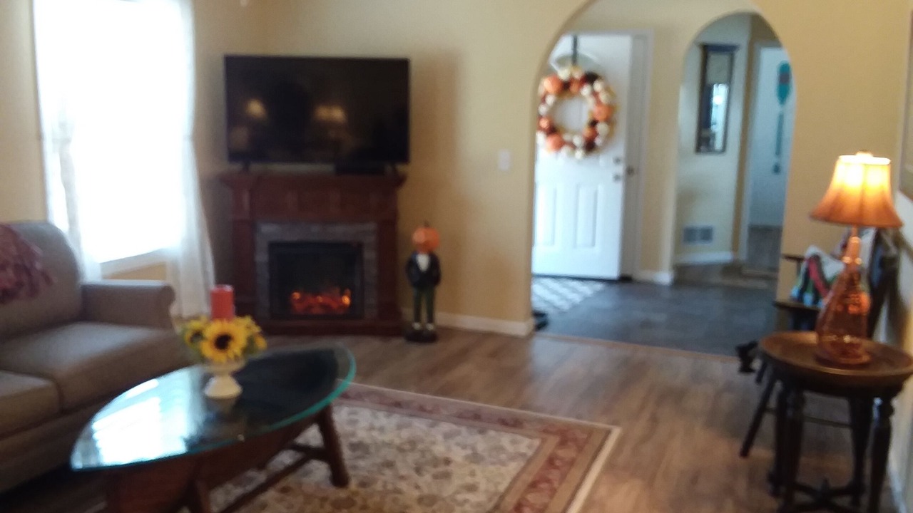 Photo of Livingroom in Ellenburg Depot