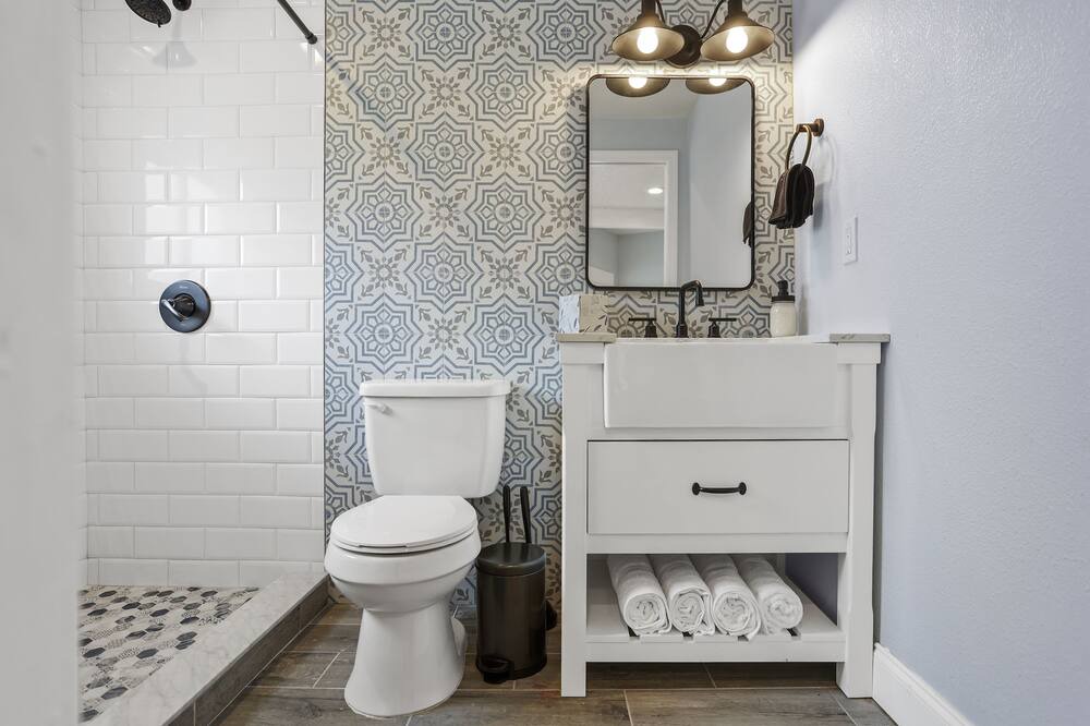 Photo of Bathroom in Wadeview Park