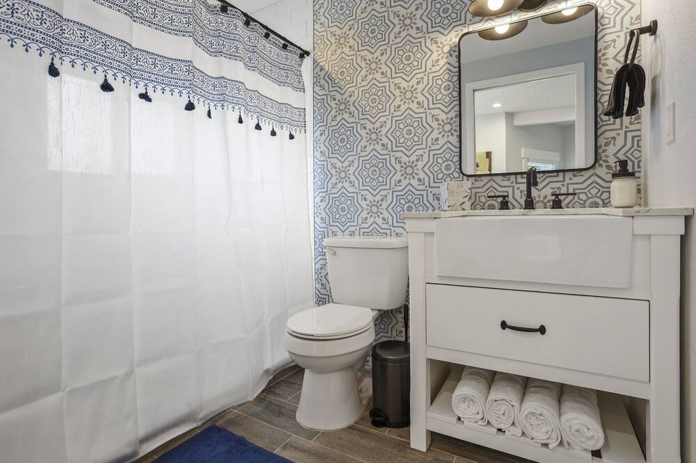 Photo of Bathroom in Wadeview Park