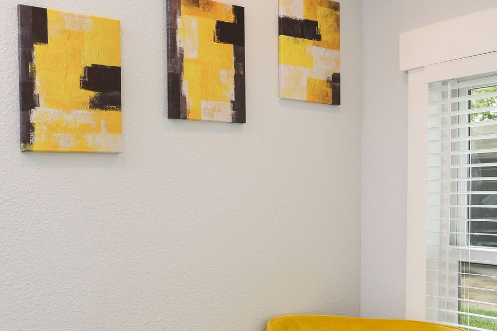 Photo of Livingroom in Wadeview Park