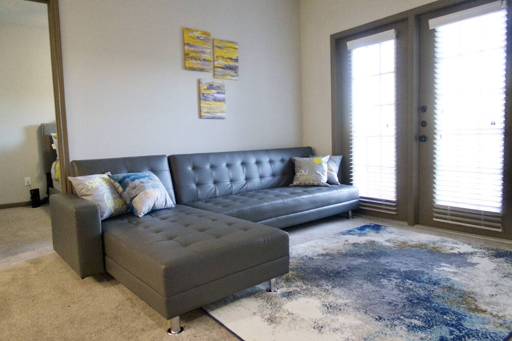 Photo of Livingroom in South Main