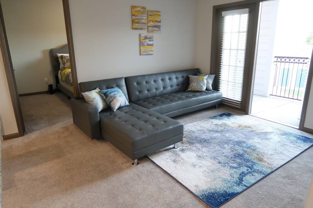 Photo of Livingroom in South Main