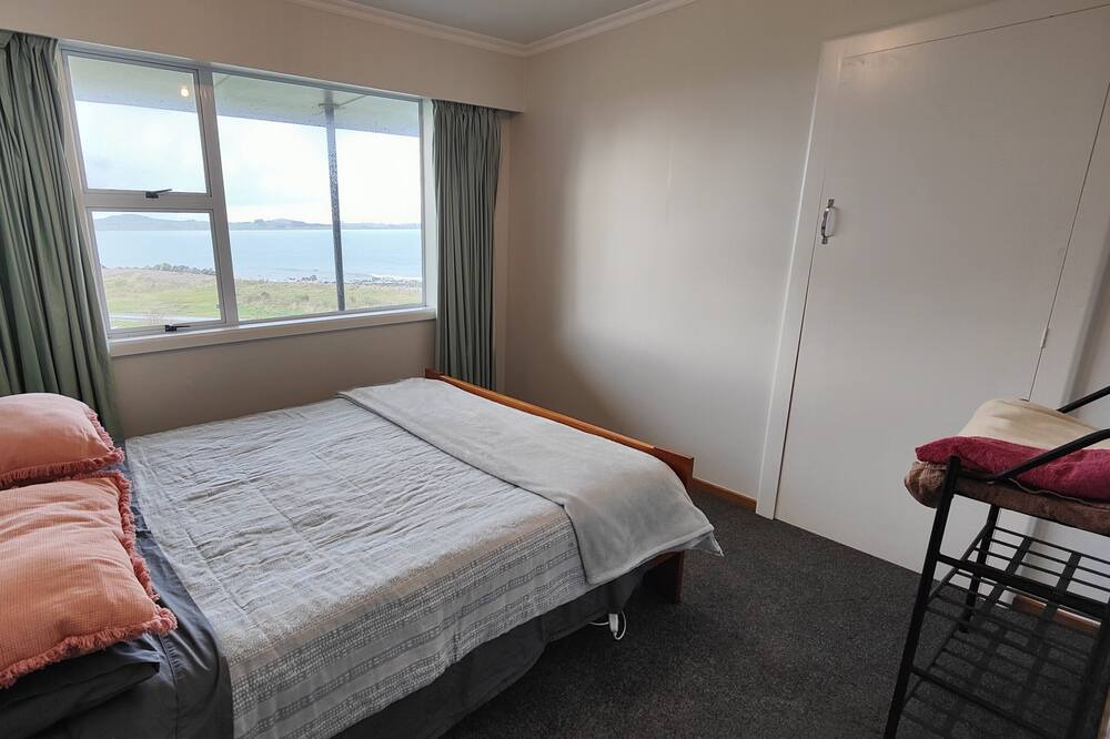 Photo of Bedroom in Colac Bay