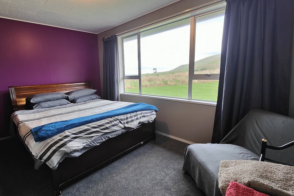 Photo of Bedroom in Colac Bay