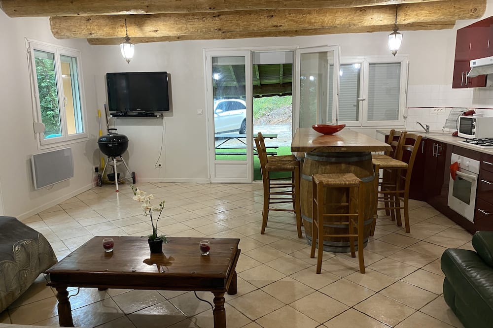 Photo of Livingroom in Miremont