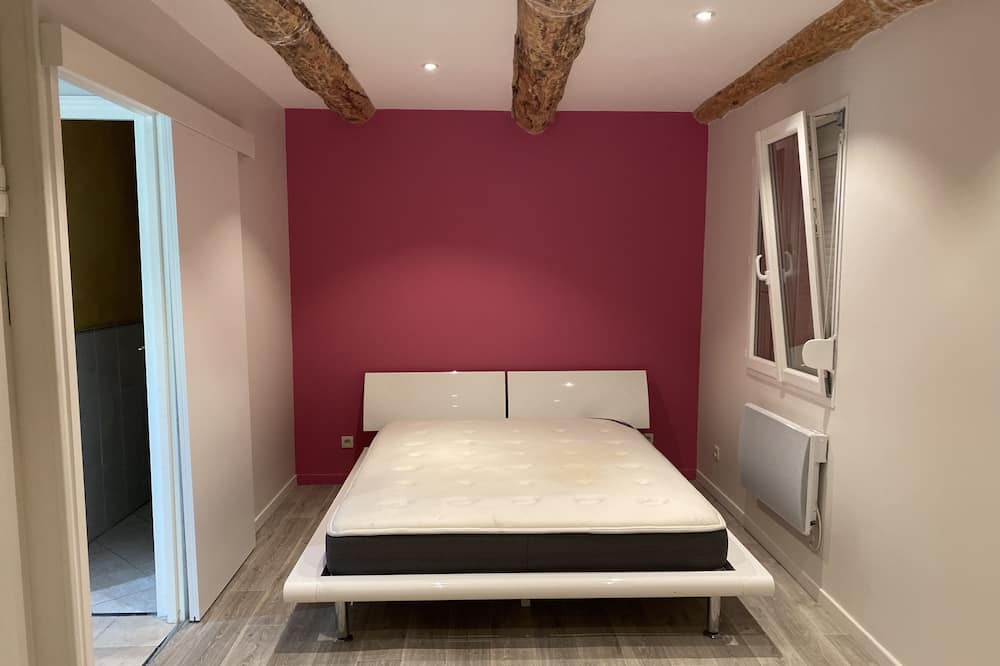 Photo of Bedroom in Miremont