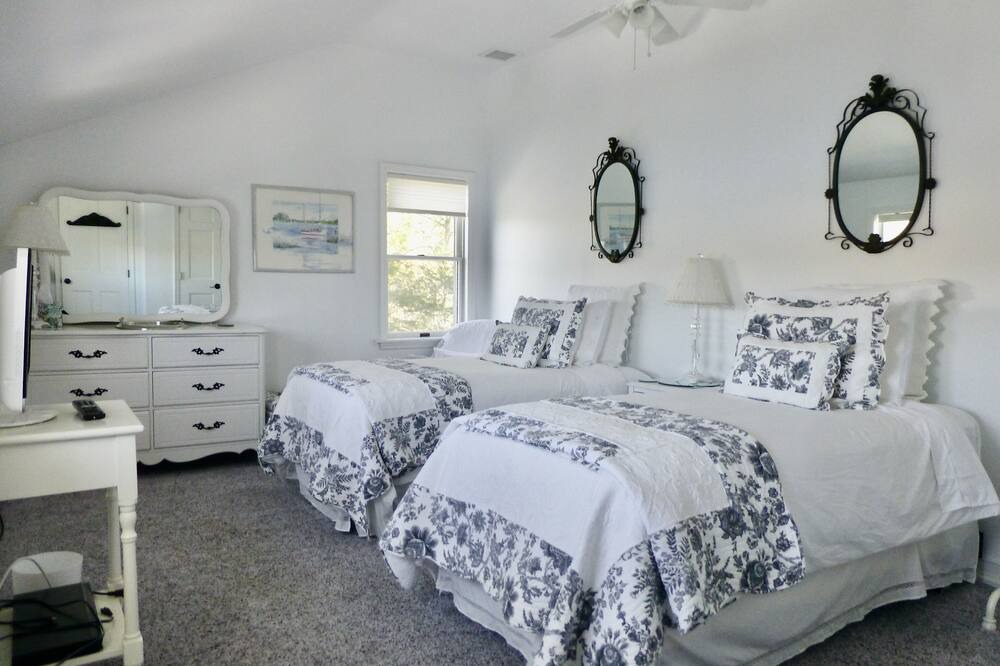 Photo of Bedroom in East Marion