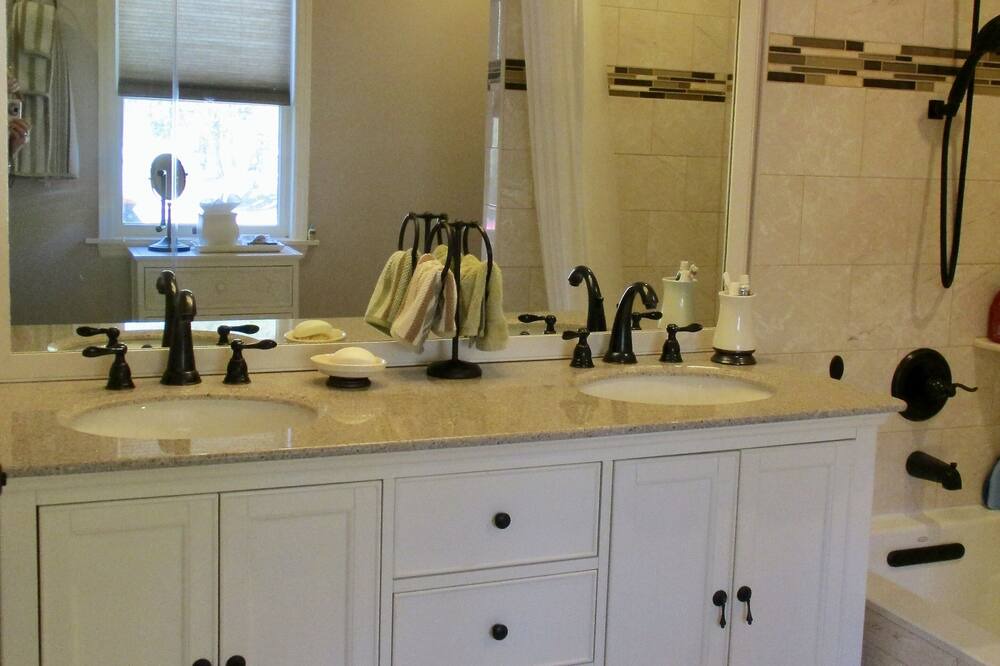 Photo of Bathroom in East Marion