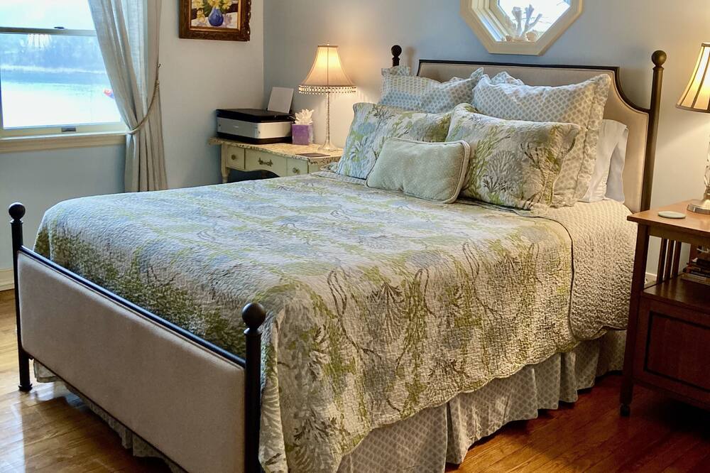 Photo of Bedroom in East Marion