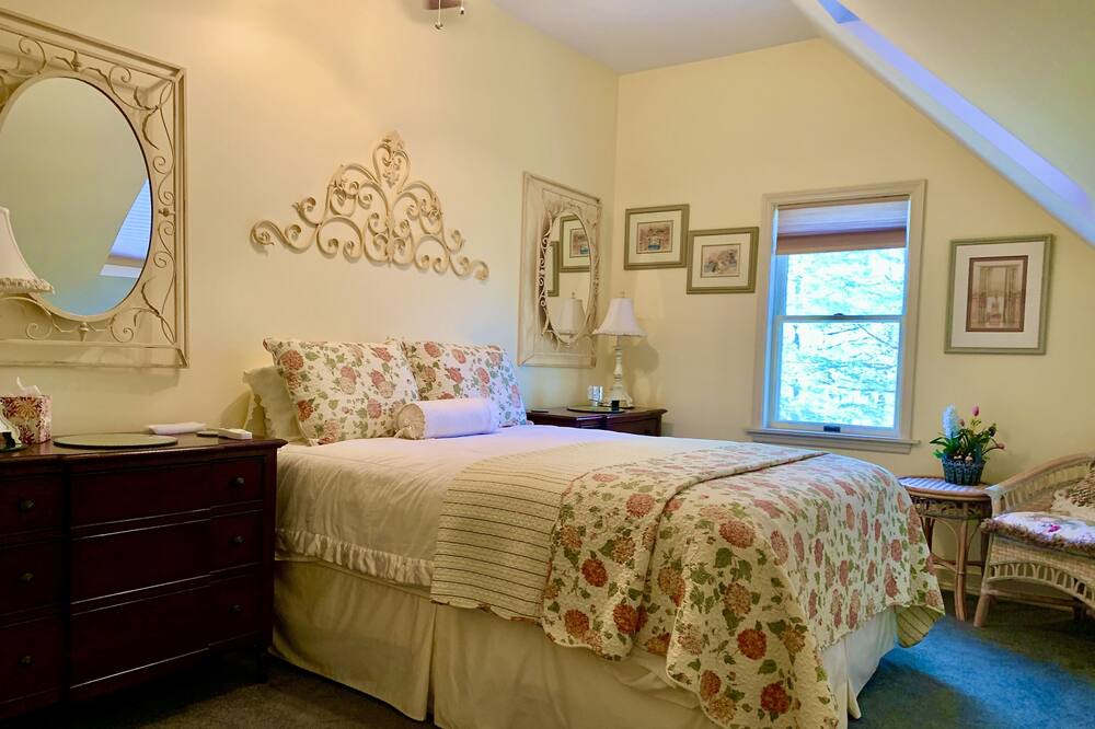 Photo of Bedroom in East Marion