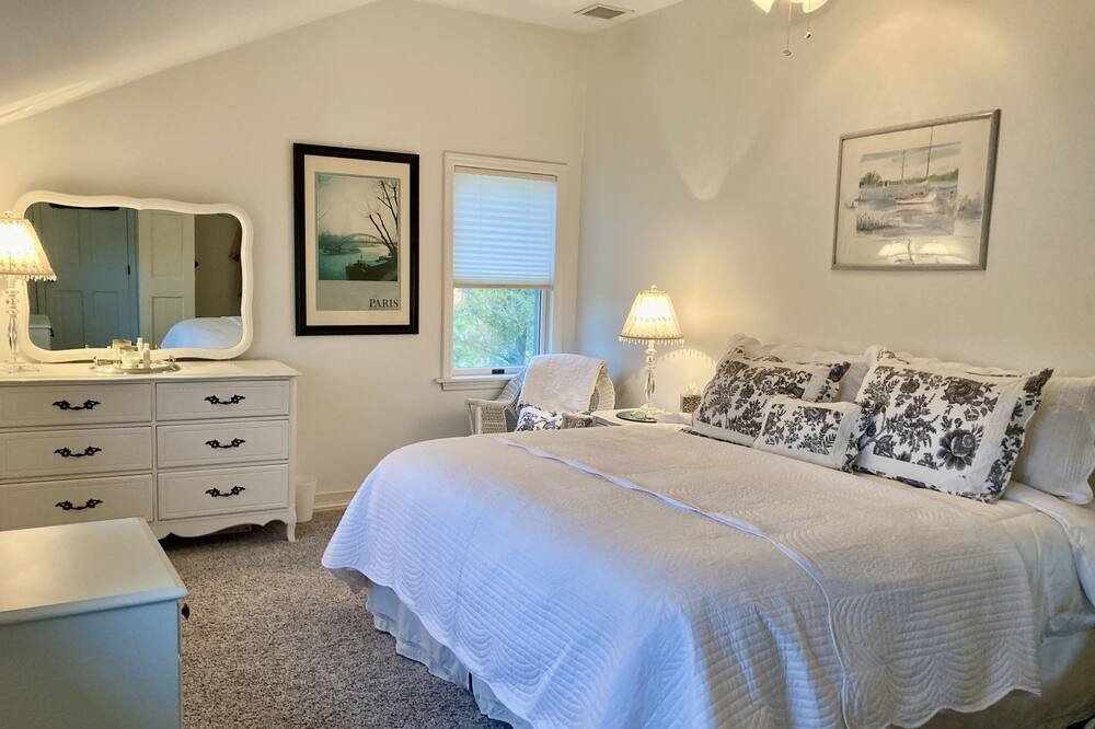 Photo of Bedroom in East Marion