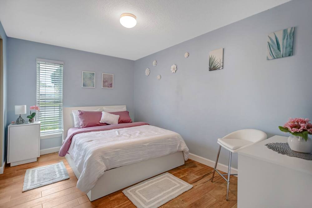 Photo of Bedroom in Neptune Beach