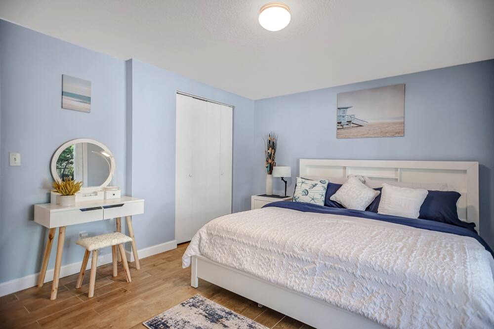 Photo of Bedroom in Neptune Beach