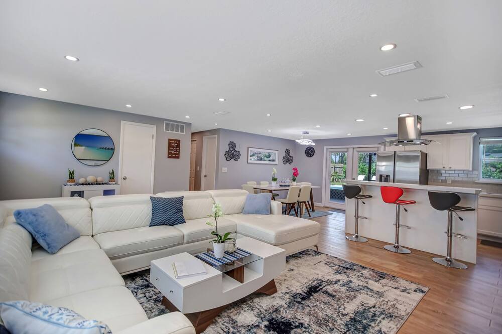 Photo of Livingroom in Neptune Beach