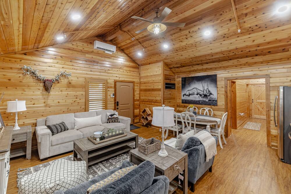 Photo of Livingroom in Lavon