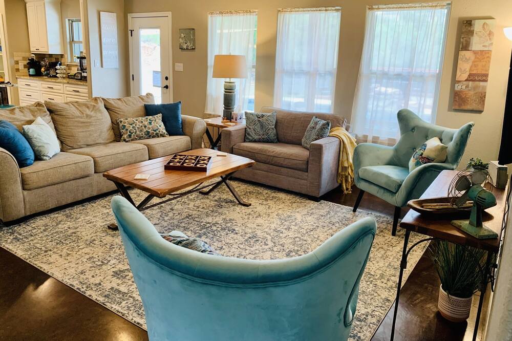 Photo of Livingroom in Bastrop