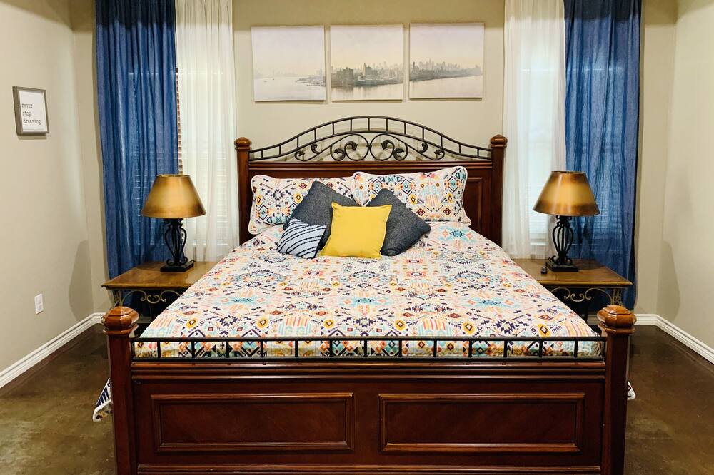 Photo of Bedroom in Bastrop