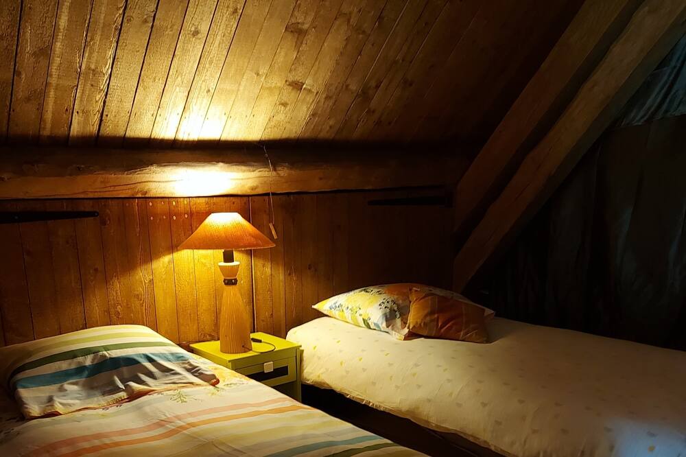 Photo of Bedroom in Foecy