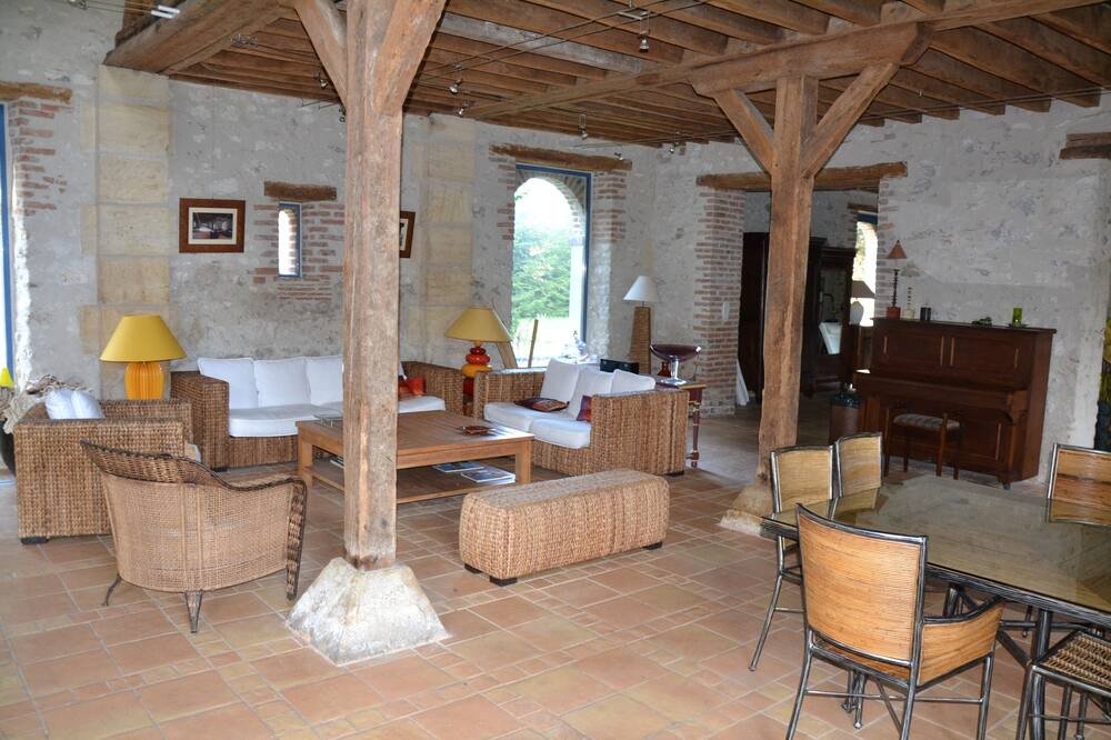 Photo of Livingroom in Foecy