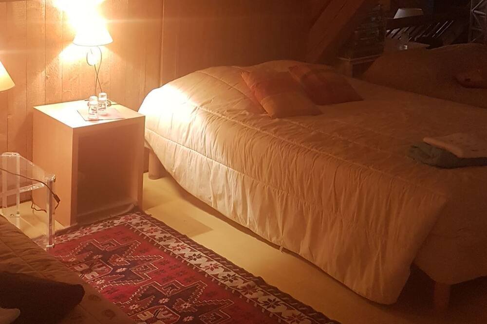 Photo of Bedroom in Foecy