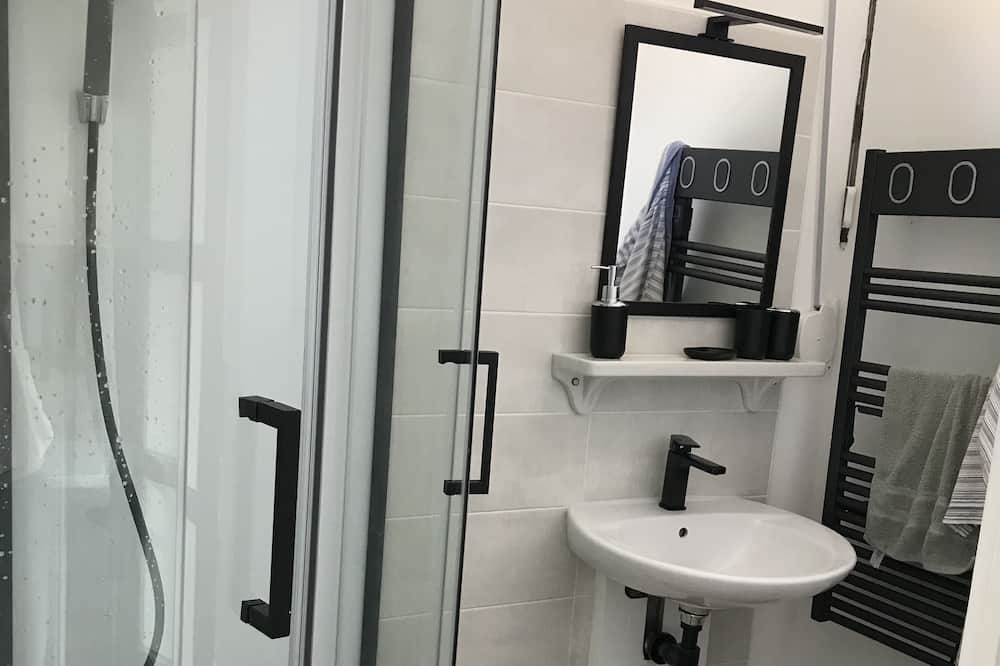Photo of Bathroom in Estree-Wamin