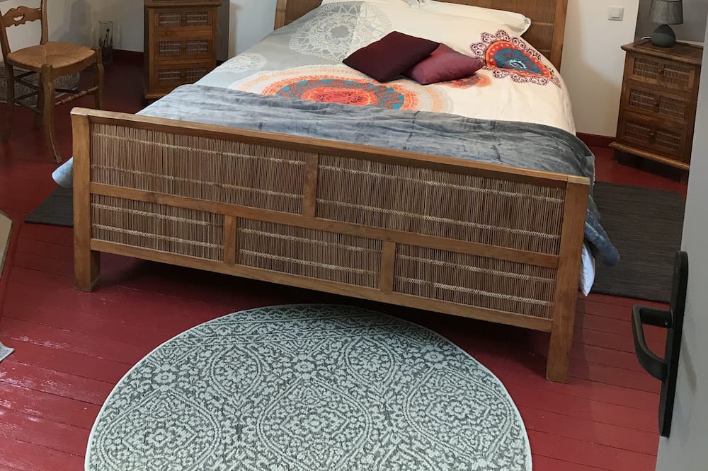 Photo of Bedroom in Estree-Wamin