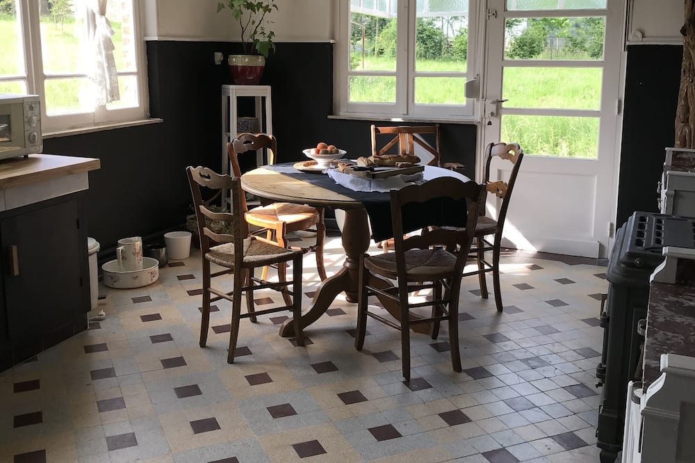 Photo of Kitchen in Estree-Wamin