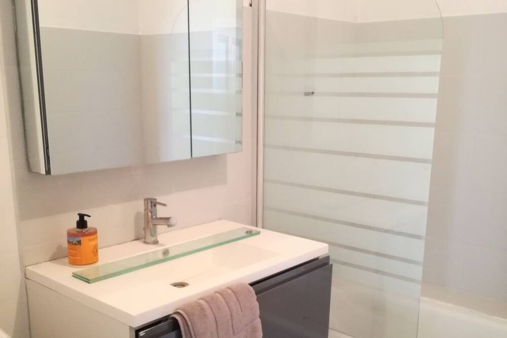 Photo of Bathroom in Simiane-la-Rotonde